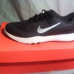 Nike Women's Flex Trainers 1 Wide Black White Size 8